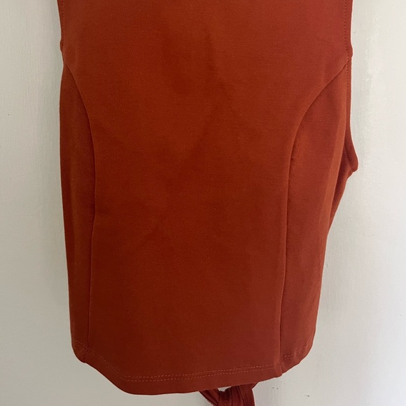 Lulu’s Fitted Tie Back Tank - Picture 2 of 5